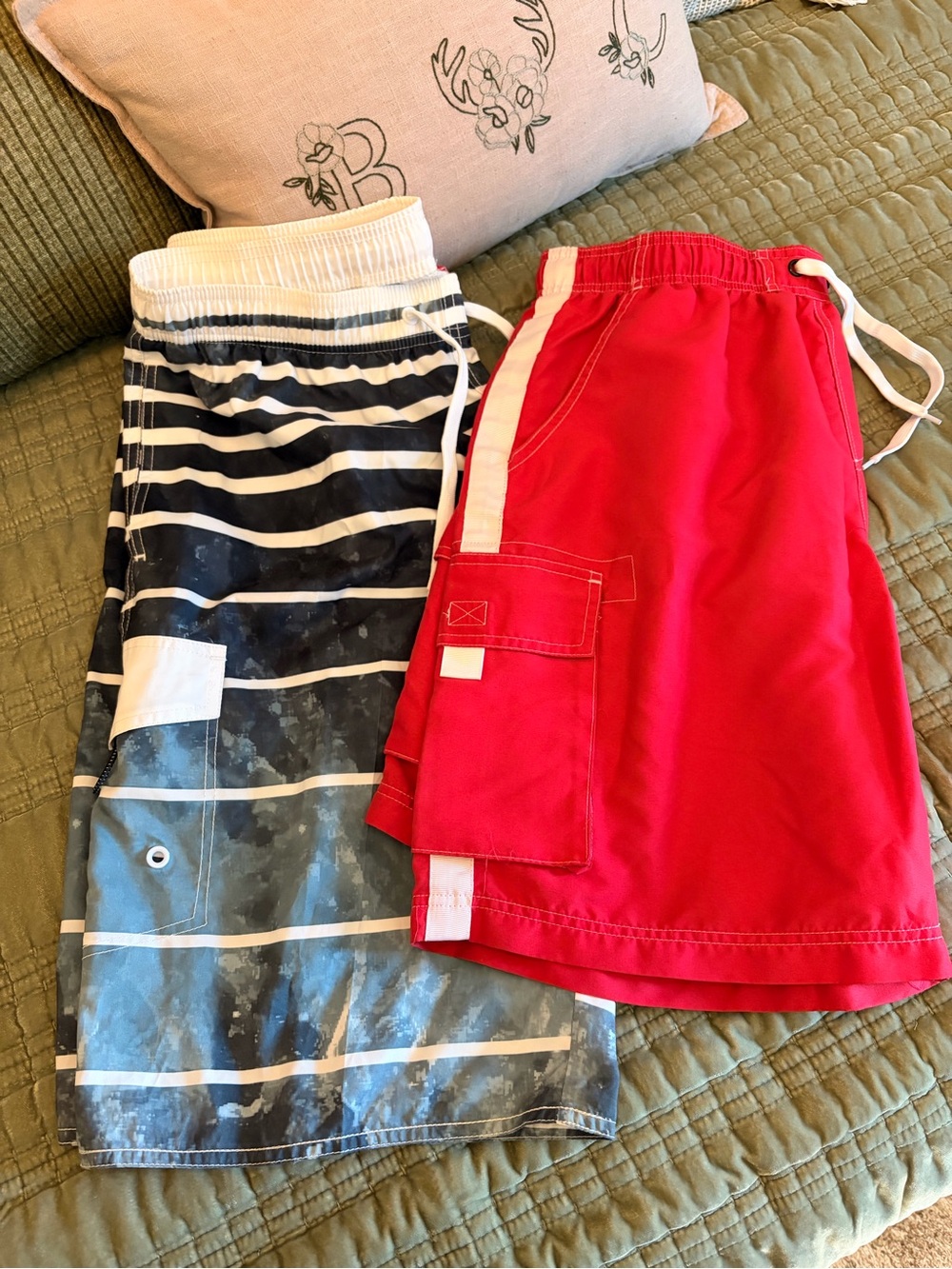 Men’s swim trunks x2 LG 🩳